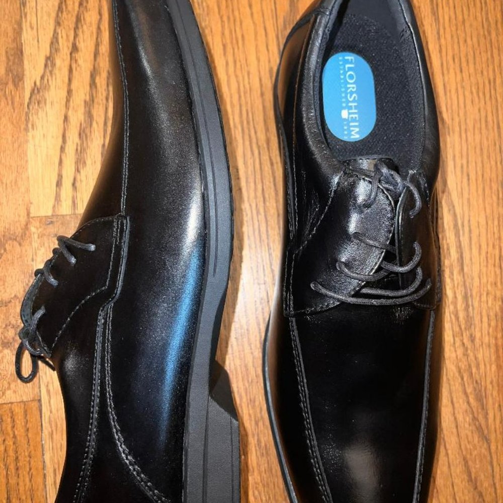 Florsheim Dress black shoes Men's 13, in box.